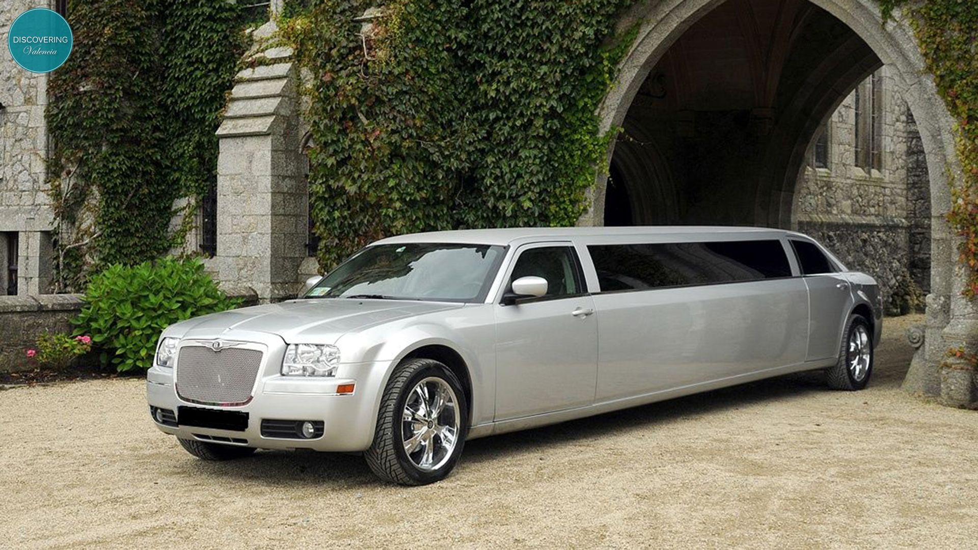 LIMOUSINES FOR THE TOURS AND EVENTS - Discovering Valencia